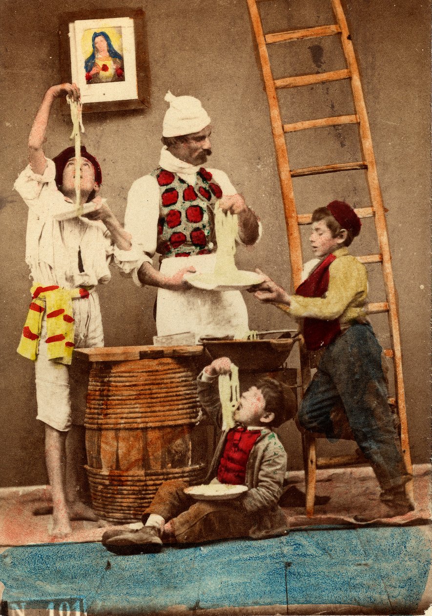 Niños comiendo espaguetis con las manos, Nápoles, c.1865 (impresión en papel de doble peso) de Giorgio Conrad