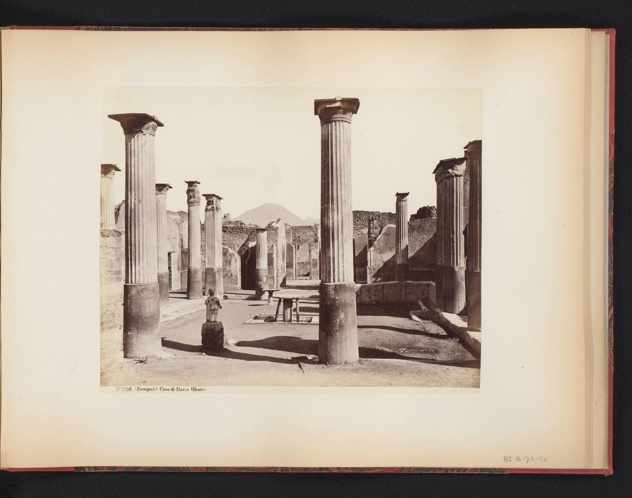 Vista de las ruinas de la casa de Marco Olconio en Pompeya, Italia (Pompeya) Casa di Marco Olconio (título sobre objeto) de Giorgio Sommer (attributed to)