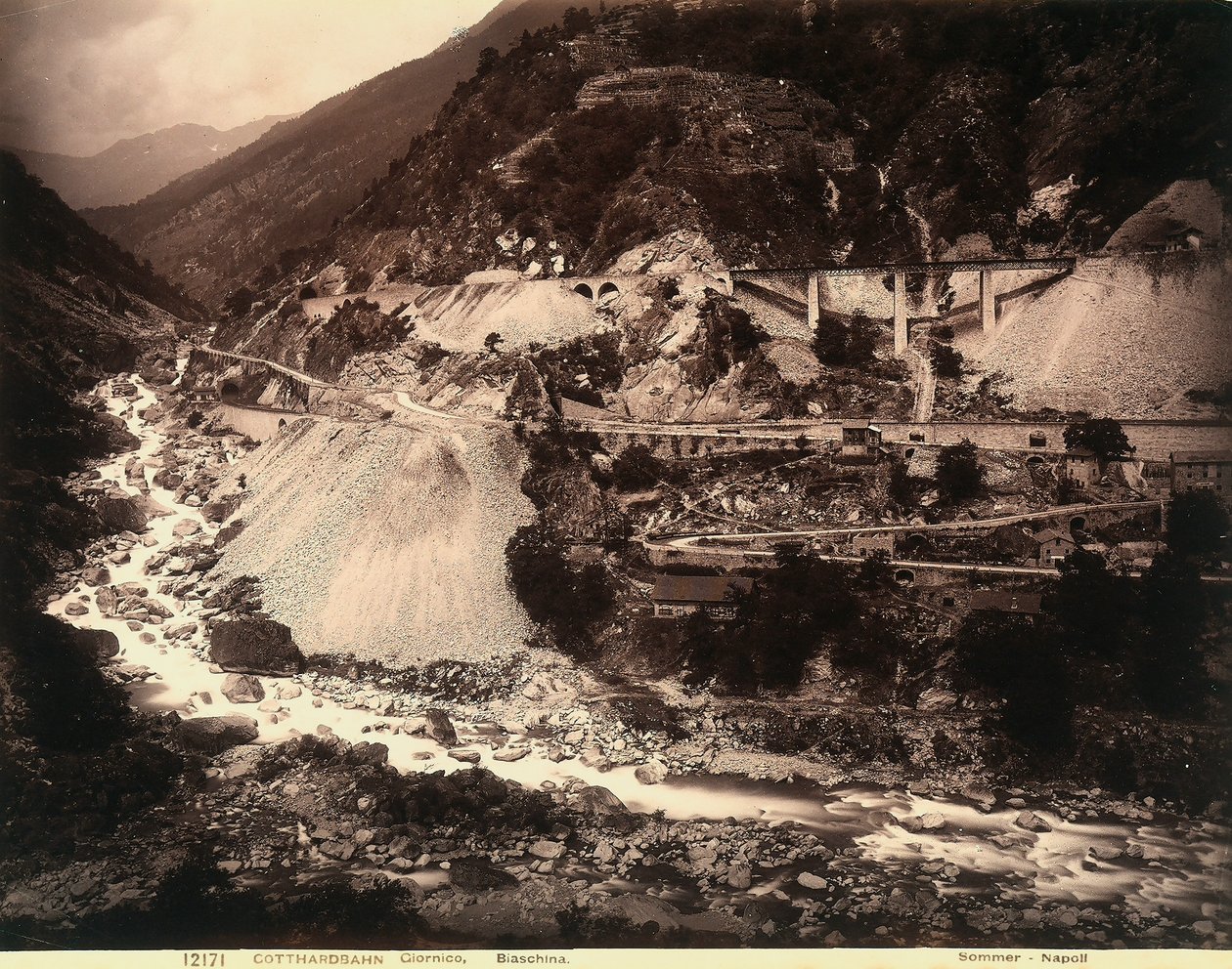 Un tramo del ferrocarril de San Gotardo entre Giornico y Biasca de Giorgio Sommer
