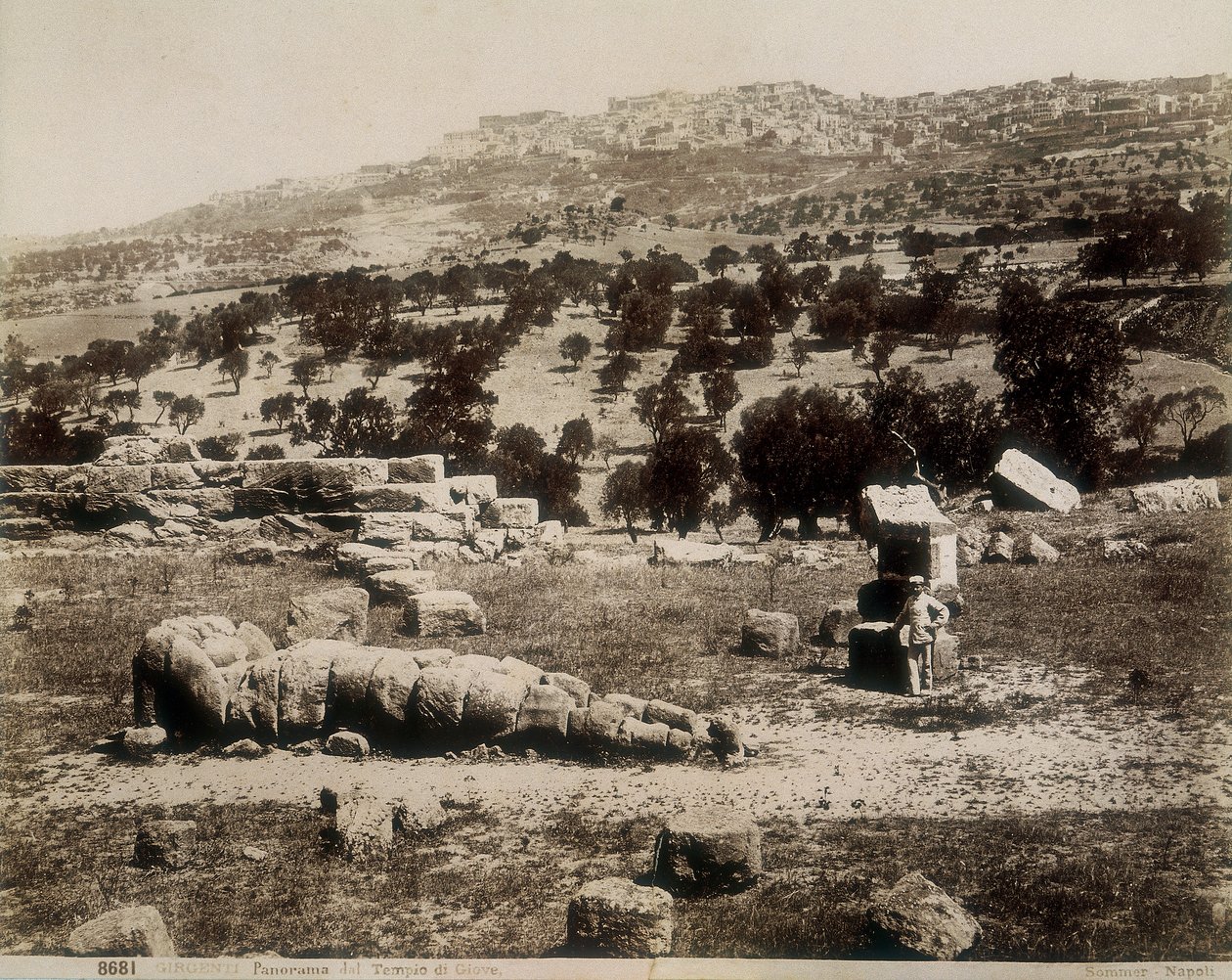 Agrigento: una vista de las ruinas del Templo de Júpiter de Giorgio Sommer