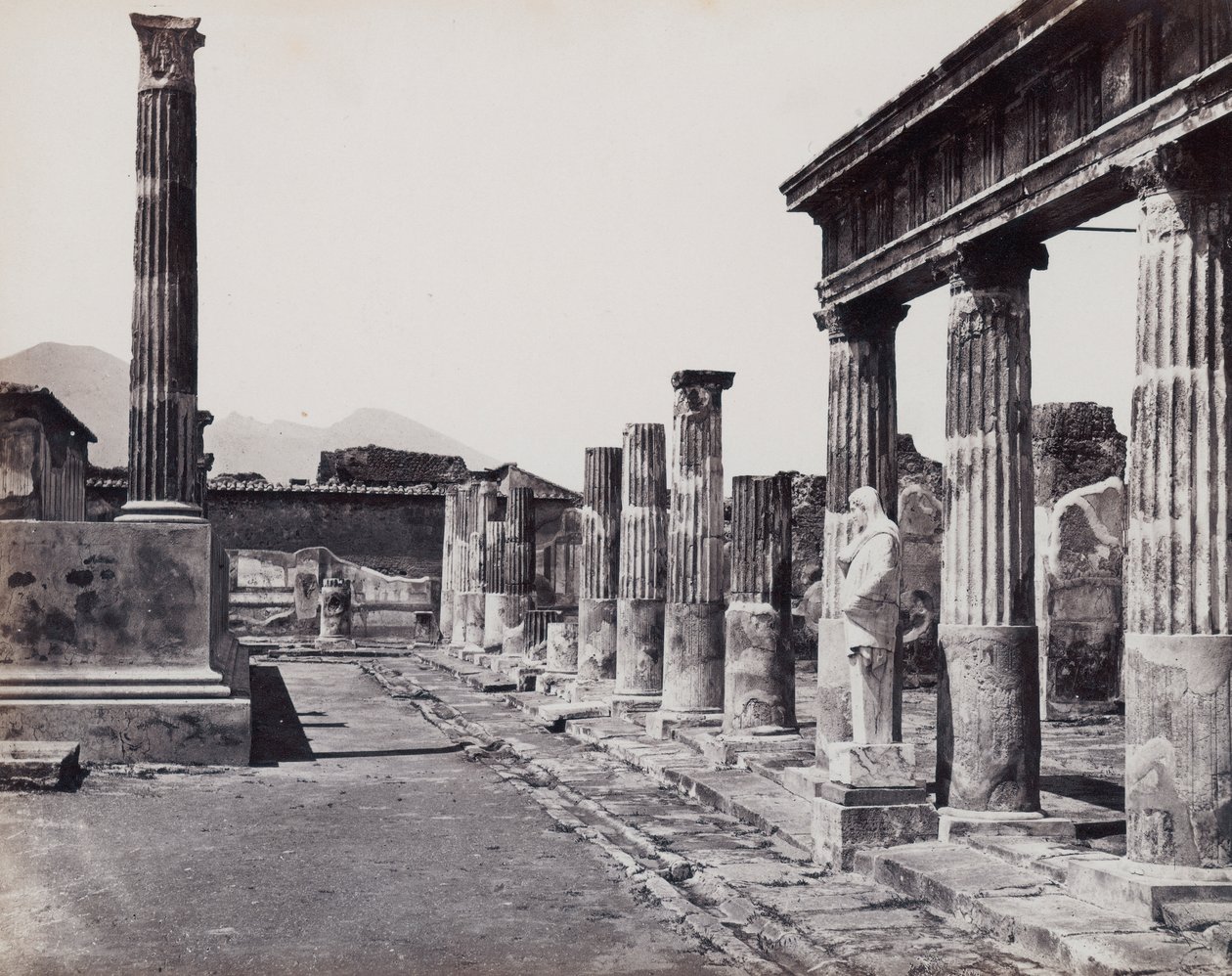 Columnata oriental del Templo de Venus Pompeyana en Pompeya de Giorgio Sommer