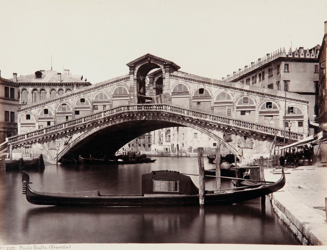 El Puente de Rialto en Venecia de Giorgio Sommer