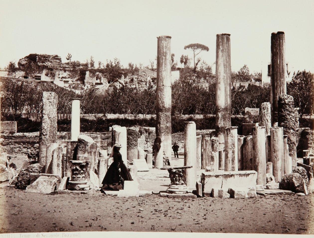 El Templo de Serapis en Pozzuoli, Nápoles de Giorgio Sommer