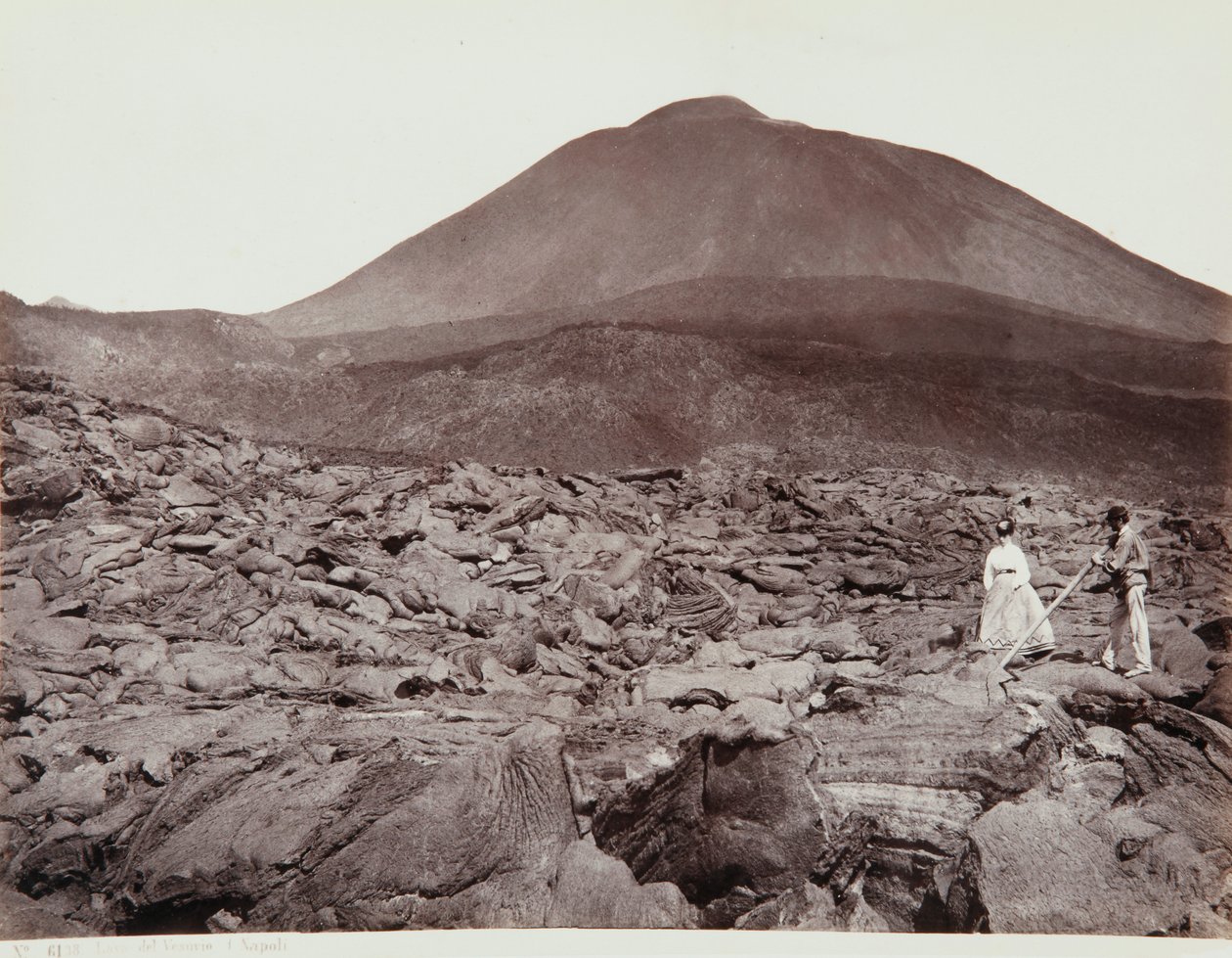 Paseo sobre la lava del Vesubio de Giorgio Sommer