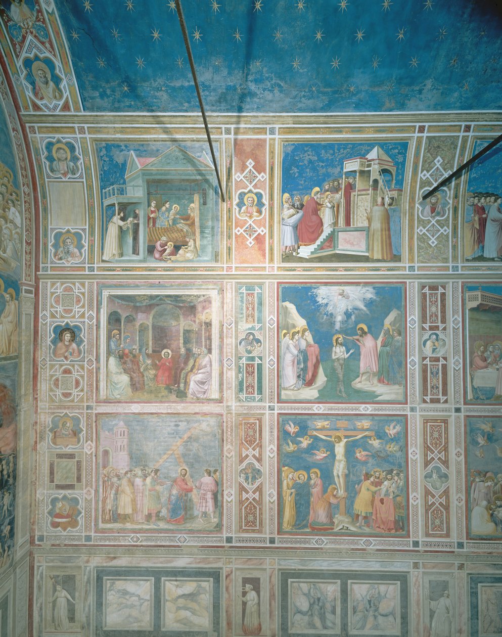 Vista de los frescos en la pared izquierda, c.1303-05 (post-restauración) de Giotto di Bondone