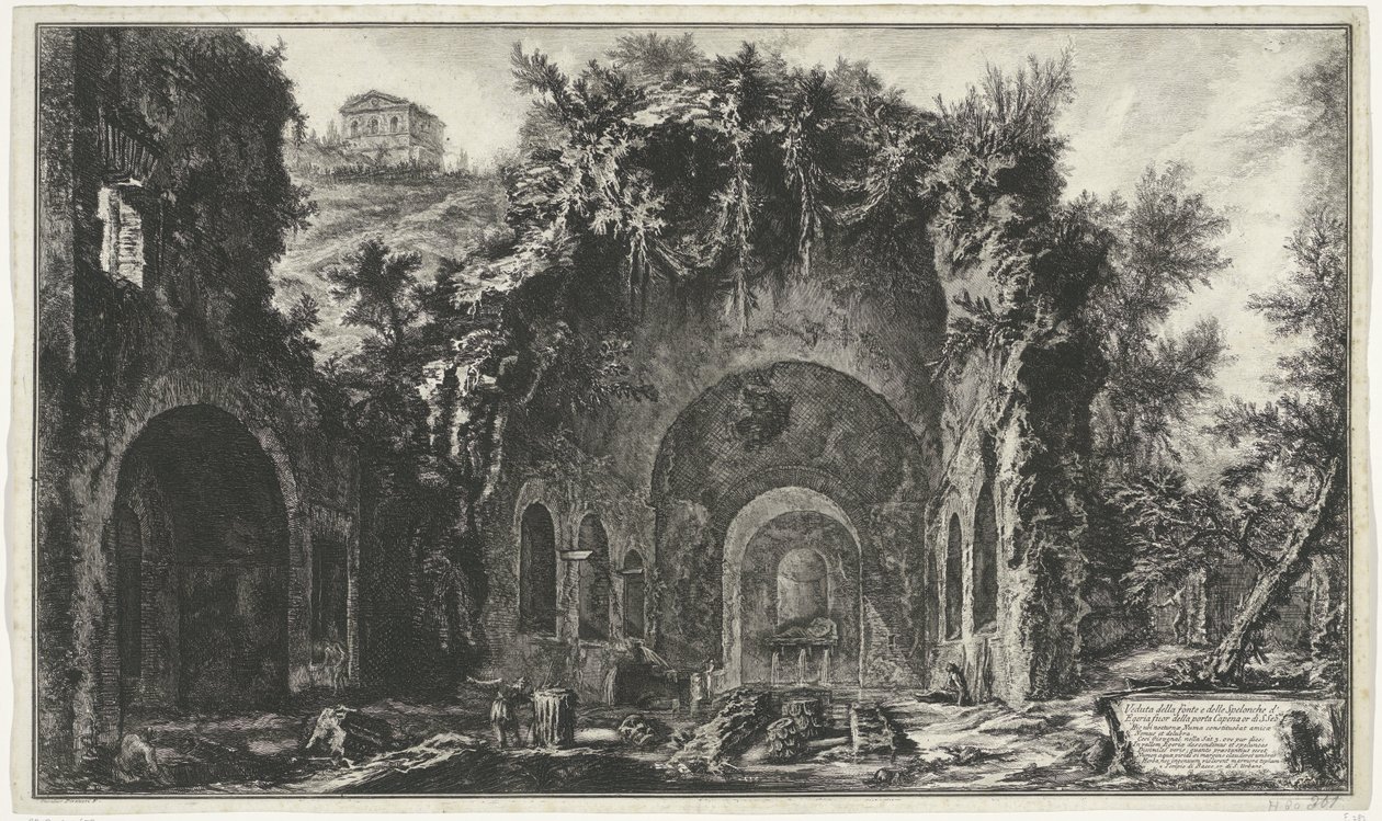Ninfeo van Egeria bij Roma Vista de la fuente y las Cuevas de Egipto fuera de la Porta Capena o di S. Seb.n (...) (título sobre el objeto) Gezichten op Rome (título de la serie) Vistas de Roma diseñadas y grabadas por el arquitecto Giambattista Piranesi Ve de Giovanni Battista Piranesi