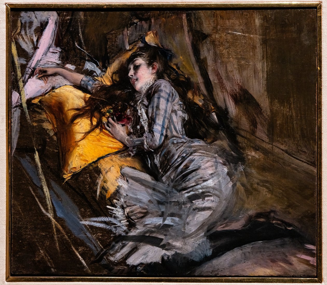 Niña reclinada con vestido de tartán de Giovanni Boldini