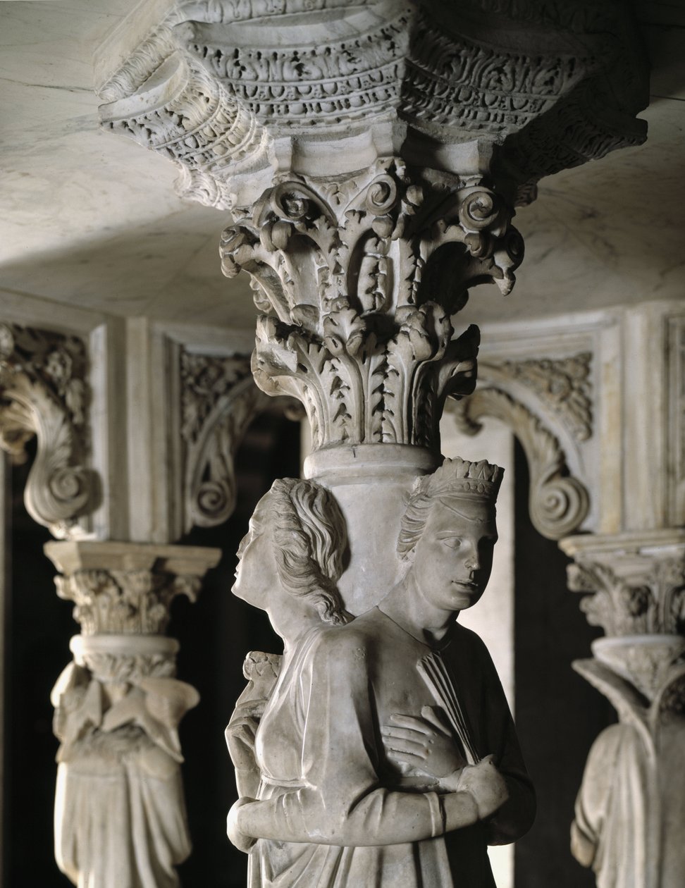 (detalle) de los grupos escultóricos que sostienen la Silla realizada por Giovanni Pisano: las Virtudes Teologales de Giovanni Pisano