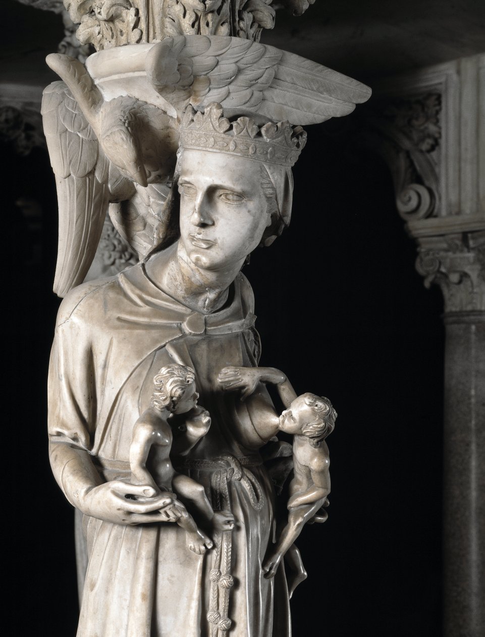 Detalle de los grupos esculpidos que sostienen la Cátedra realizada por Giovanni Pisano (1248-1314): la Iglesia alimentando a sus hijos (detalle) de Giovanni Pisano