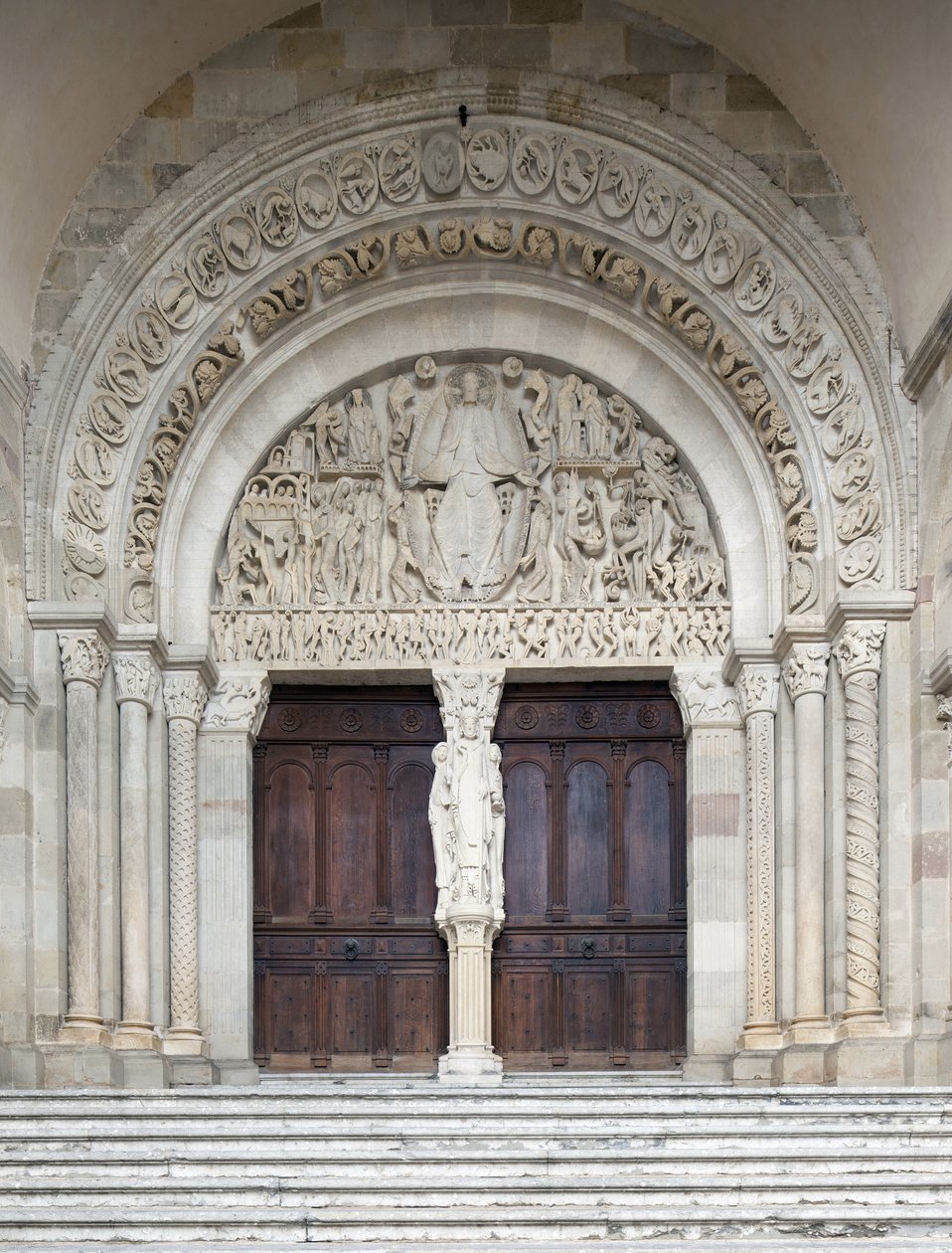 El Juicio Final, portal central de la Catedral de Saint-Lazare de Gislebertus