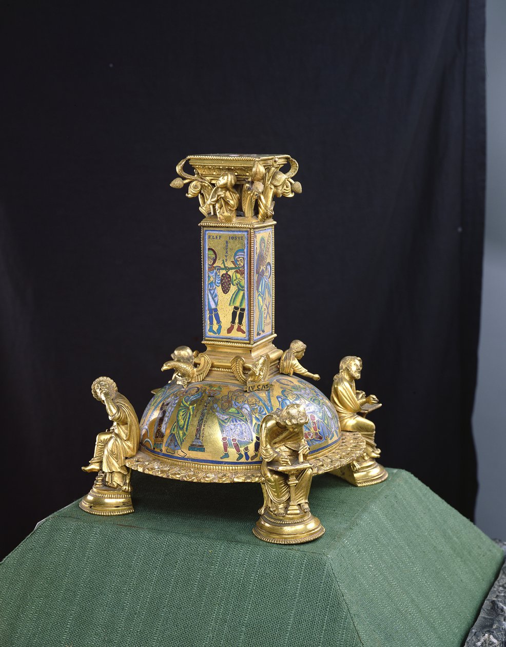 Base de la Cruz de San Bertin, de la Abadía de Saint-Bertin, c.1180 de Godefroid de Huy