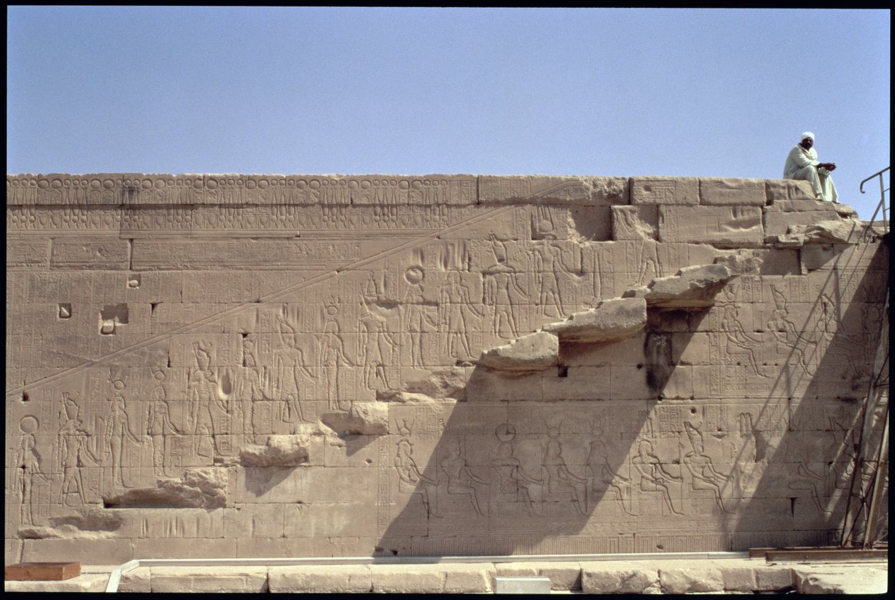 Vista de los escalones en el techo, c.125 a.C.-60 d.C. de Greco Roman