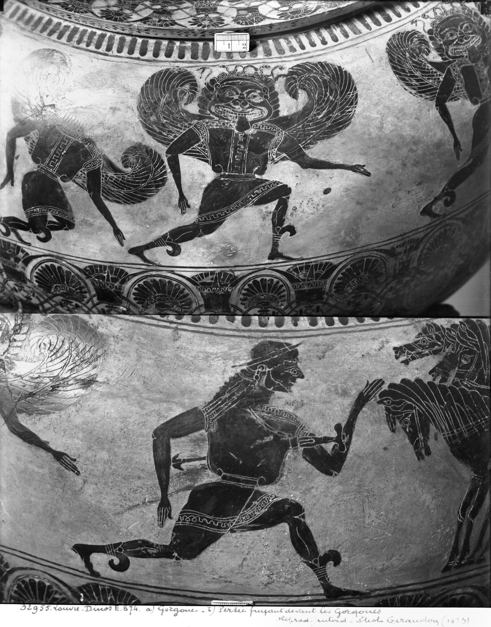 Dinos de figuras negras áticas que representan a Perseo huyendo de las Gorgonas, c.590 a.C. de Greek