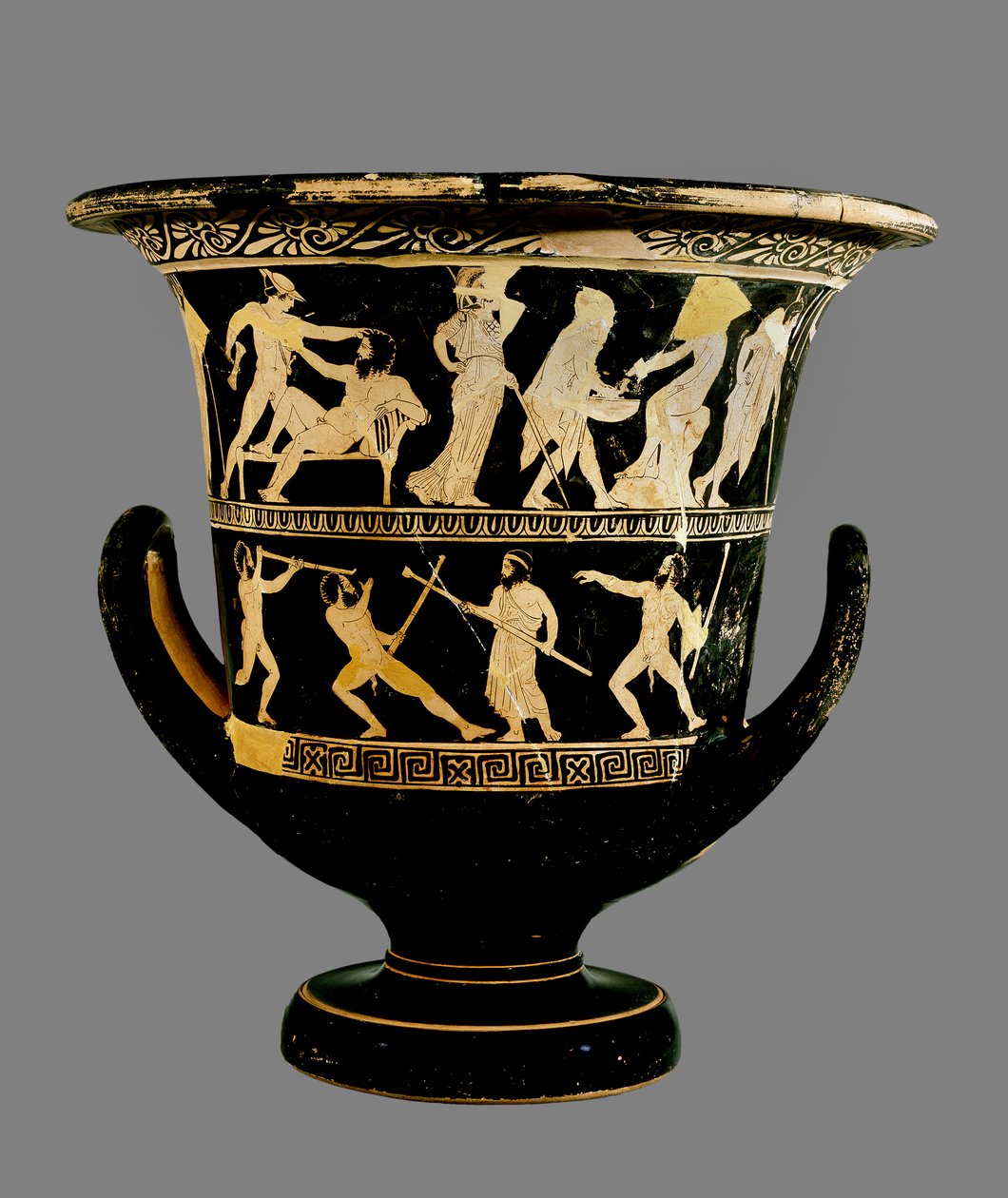 Cáliz-crátera de figuras rojas áticas con dos frisos de imágenes superpuestos que muestran la vida de Teseo arriba y Prometeo, sátiros y otras figuras abajo, 425 a.C. de Greek
