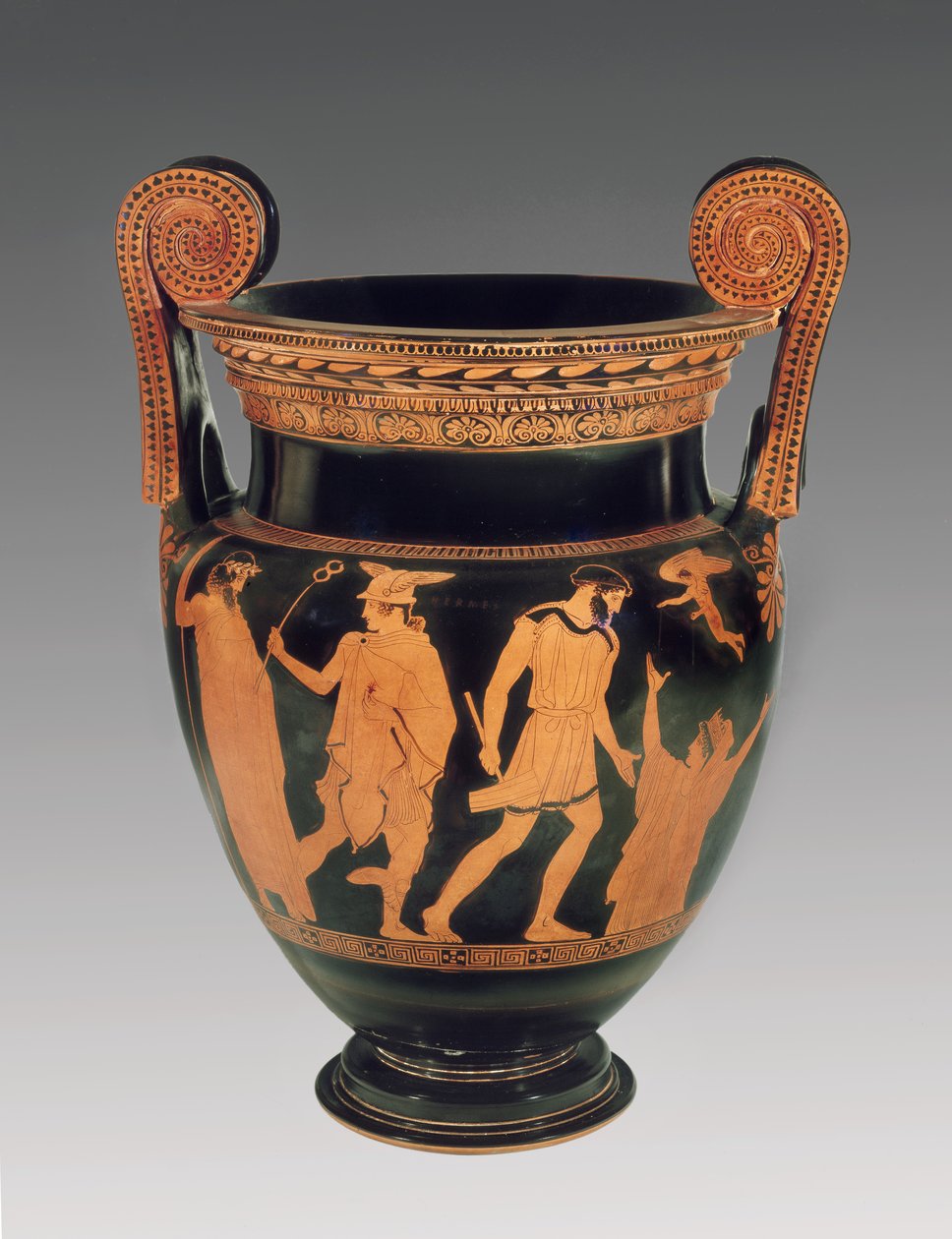 Voluta-crátera de figuras rojas áticas, decorada con una escena de Pandora emergiendo del suelo y Hermes sosteniendo el germen de la falsedad, relacionado con el Grupo de Polygnotos de Greek