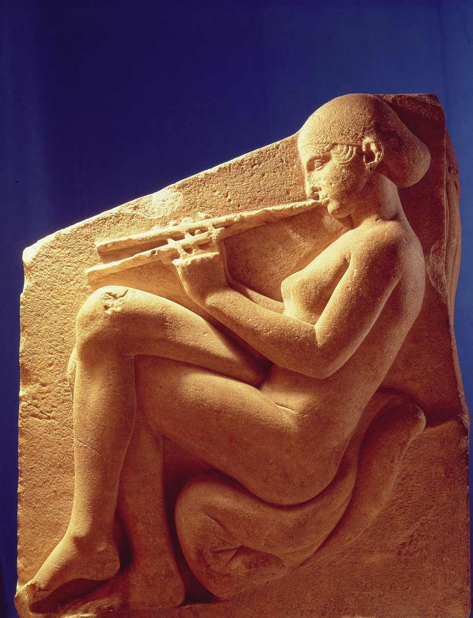 Trono Ludovisi, panel que representa a una mujer tocando una flauta, c.470-60 a.C. de Greek