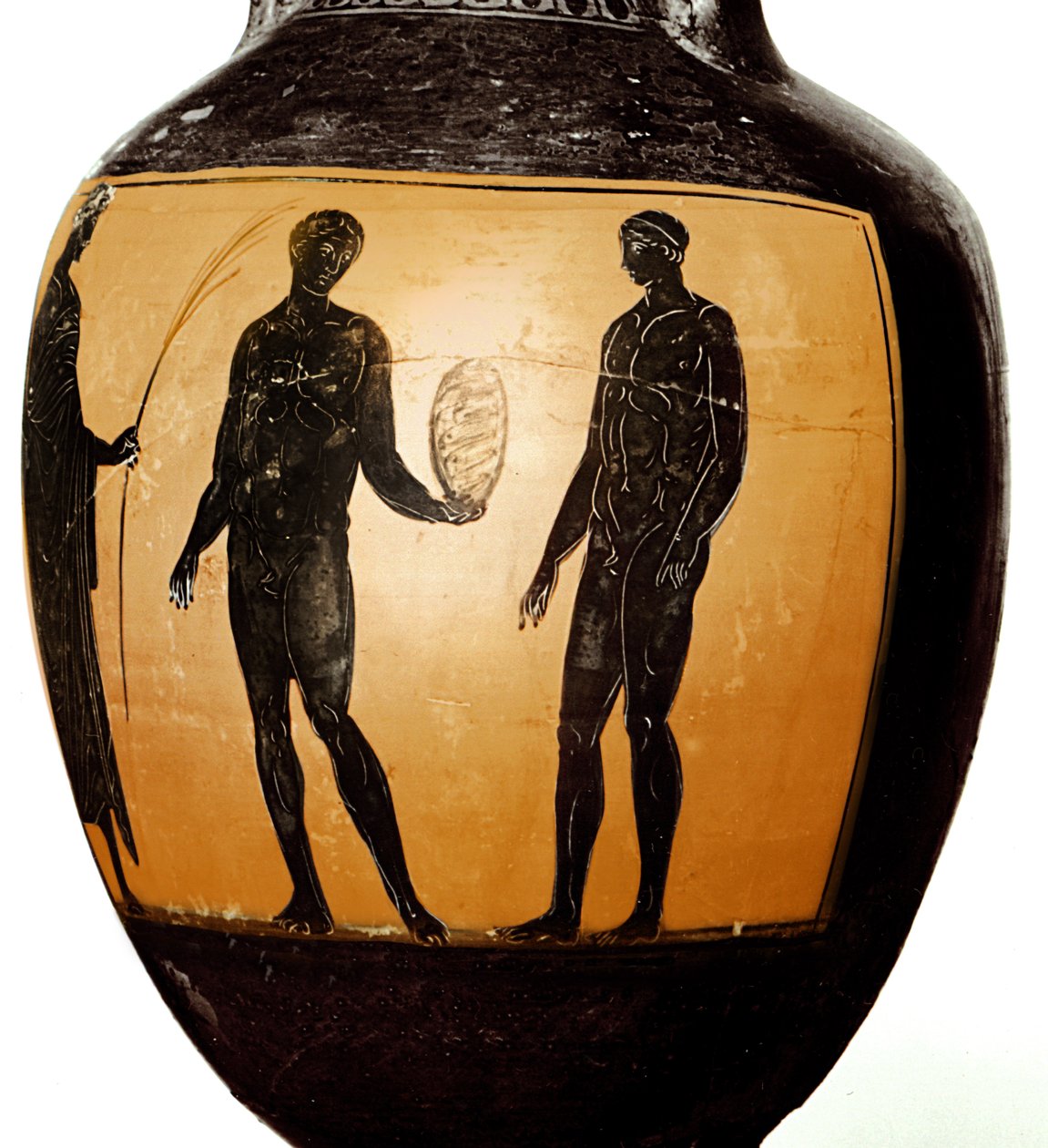 Ánfora panatenaica que representa a un atleta recibiendo un trofeo, 580-520 a.C. (cerámica) de Greek