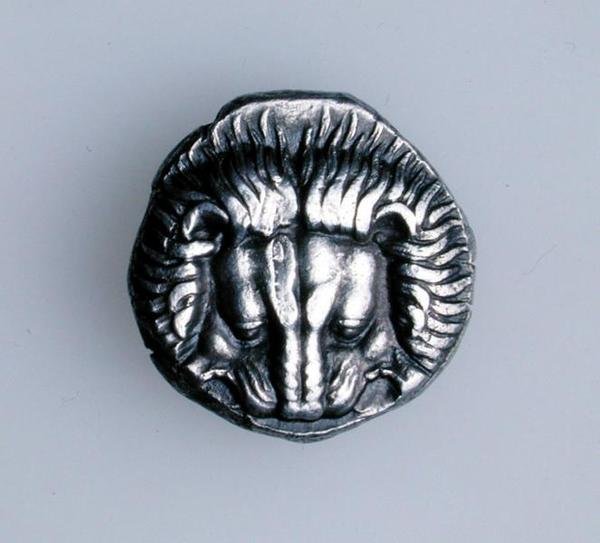 Tetradracma de Samos, Jonia, que representa el cuero cabelludo de un león, c.390 a.C. (anverso) de Greek School