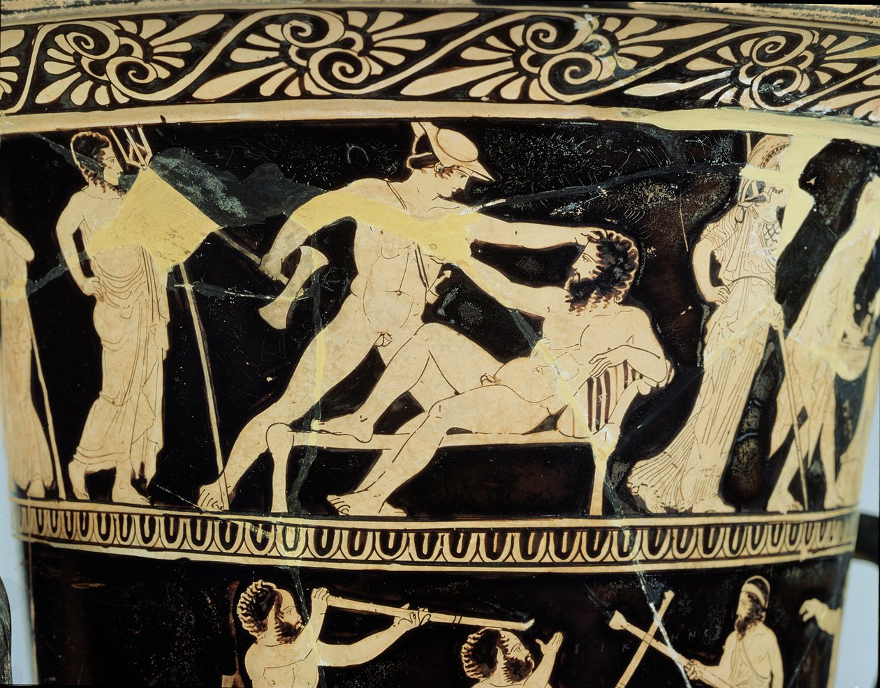 Cáliz-crátera de figuras rojas áticas decorado con escenas de las aventuras de Teseo, detalle de Teseo y el gigante Procrustes (detalle) de Greek