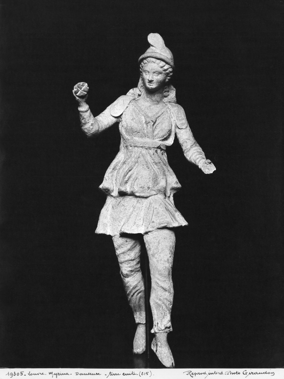 Attis bailando, período helenístico, segunda mitad del siglo II a.C., de Myrina (terracota) de Greek