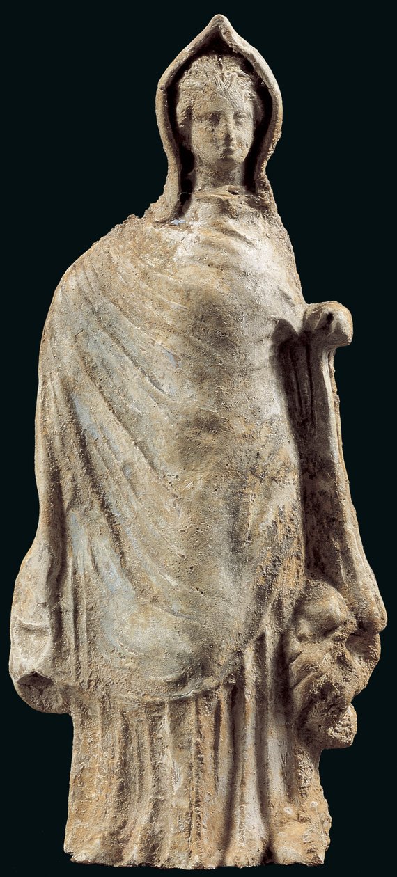 Figurilla de una mujer con quitón e himatión cubriendo su cabeza, posiblemente de Myrina, Asia Menor, 250-200 a.C. de Greek