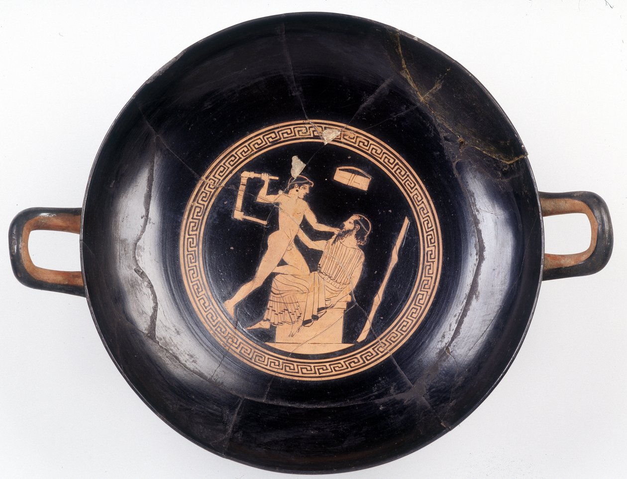 Pintura en copa: Representación de Heracles agitando una silla para golpear a su maestro de música, 470 a.C. BNF, Oficina de Medallas de Greek