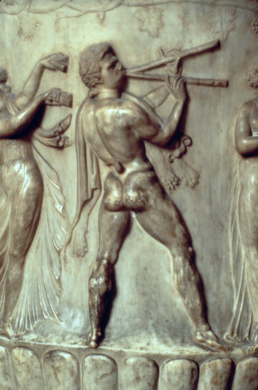 El Cráter o Jarrón Borghese (detalle de relieve que muestra a un hombre tocando la doble flauta) de Greek