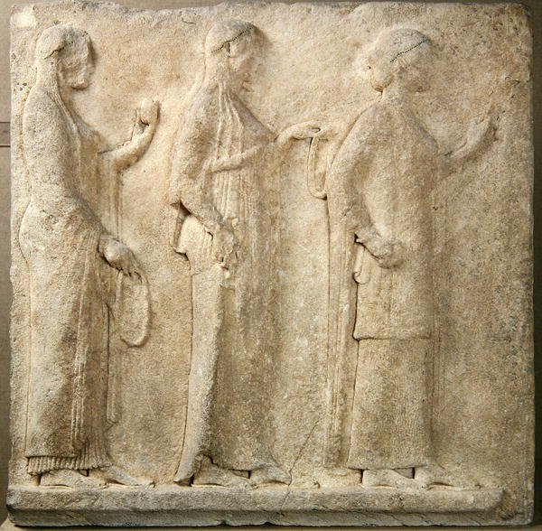 Las Tres Gracias, relieve del Pasaje de los Theores, de Thasos, c.470 a.C. (mármol) de Greek