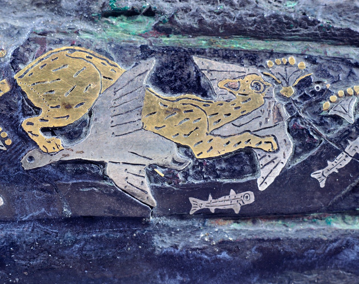 Daga grabada en oro, plata, bronce y nielado, de la Tumba IV del Círculo de Micenas, Grecia, Detalle: felino persiguiendo pájaros, Arte orfebre, Civilización micénica de Greek School