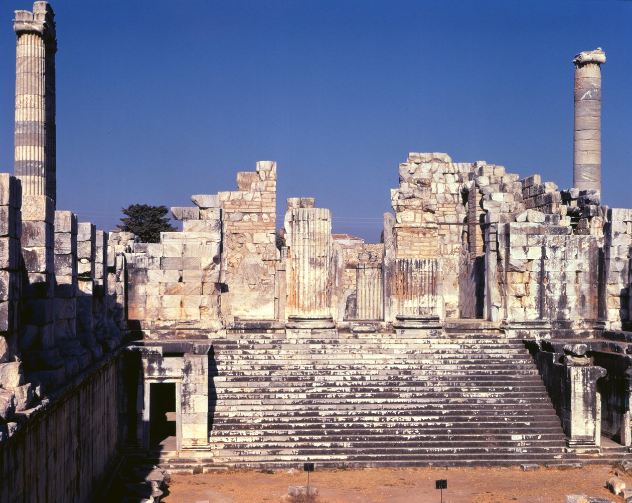 La Gran Escalera del Templo de Apolo, c.336 a.C. de Greek School
