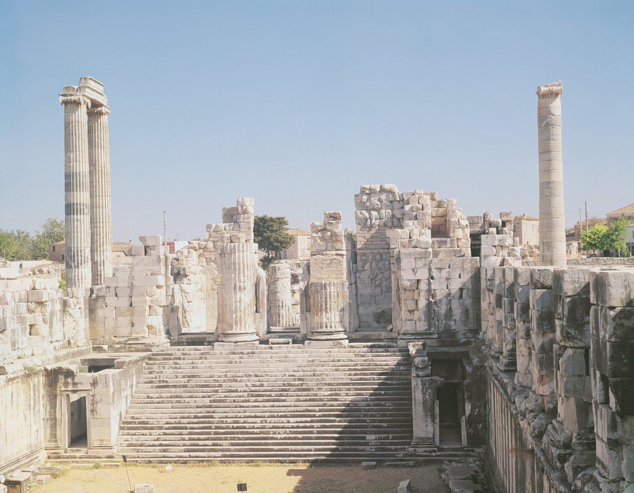 La Gran Escalera del Templo de Apolo, c.336 a.C. de Greek School