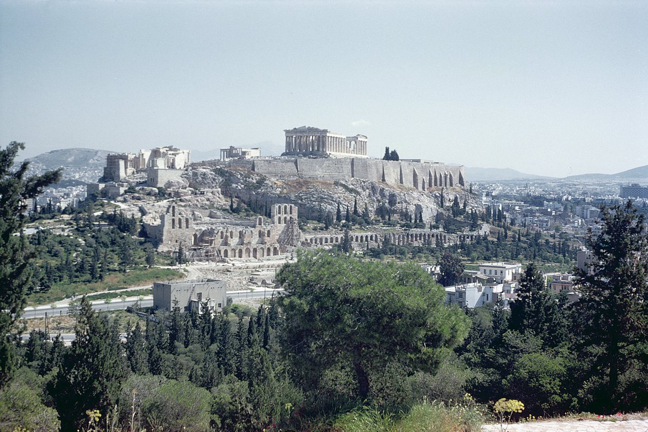 Vista oeste de la Acrópolis de Greek School