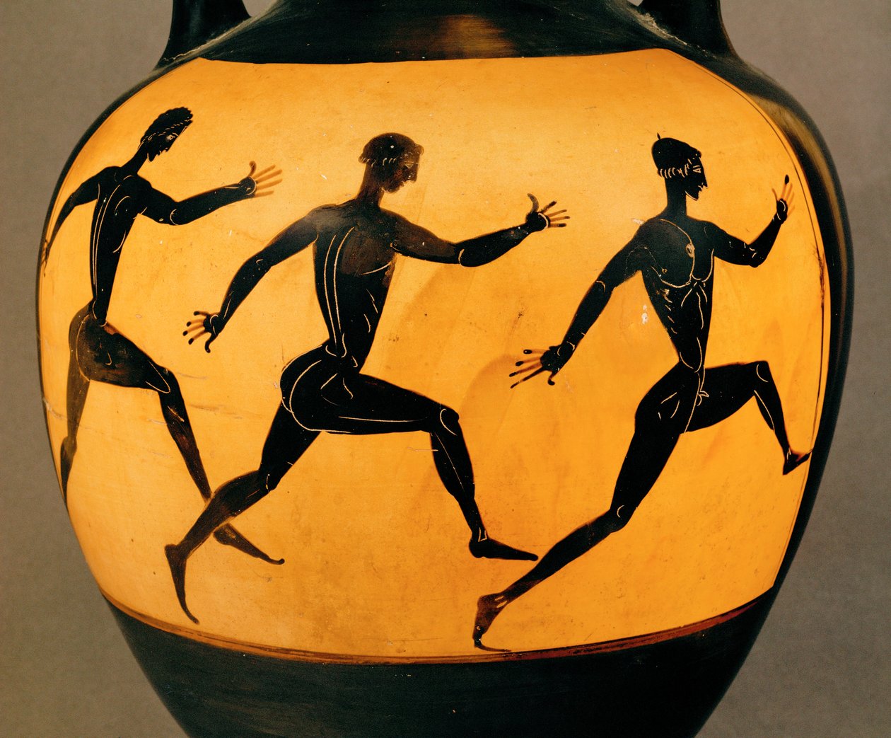 Tres participantes en una carrera a pie en los Juegos Panatenaicos, siglo VI a.C. (cerámica) de Greek School