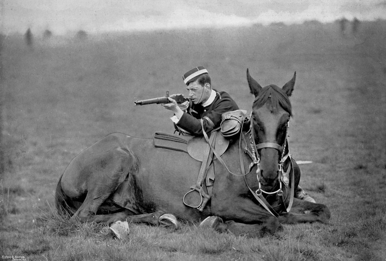 Un lancero desmontado en una exhibición de escaramuzas, 1896 de Gregory and Co