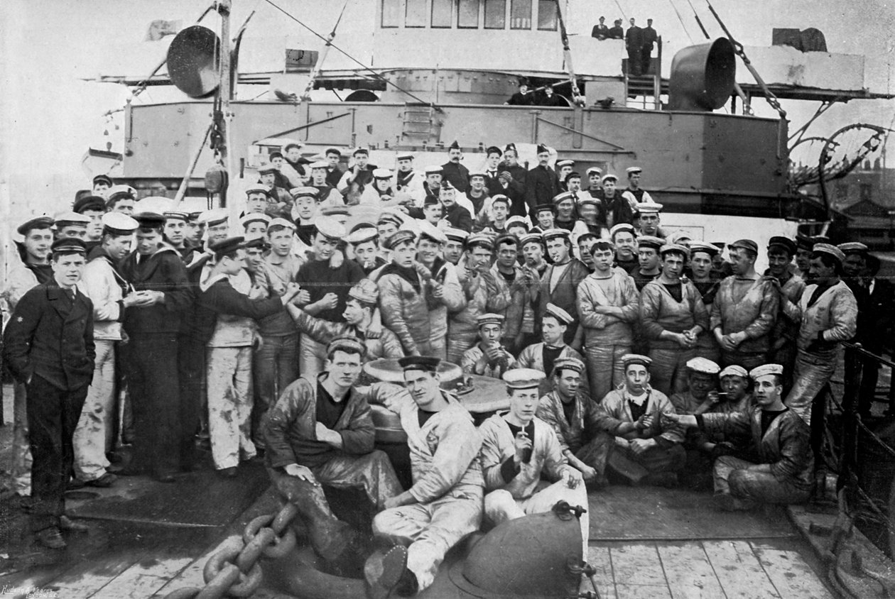 Marineros de sala de máquinas a bordo del HMS Majestic, 1896 de Gregory and Co
