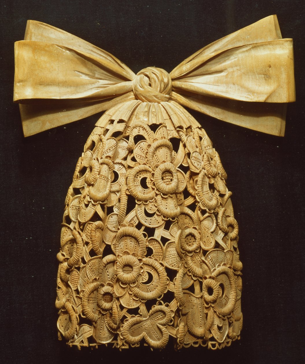 Talla de madera de una corbata de Grinling Gibbons