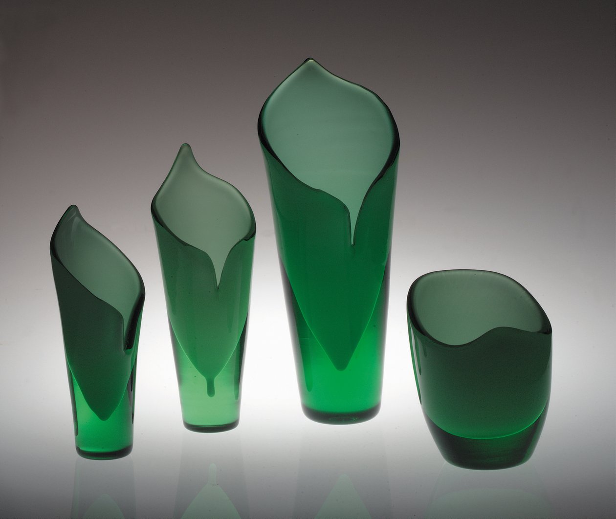 Tres Jarrones de Cala y un Cuenco de Gunnel Nyman