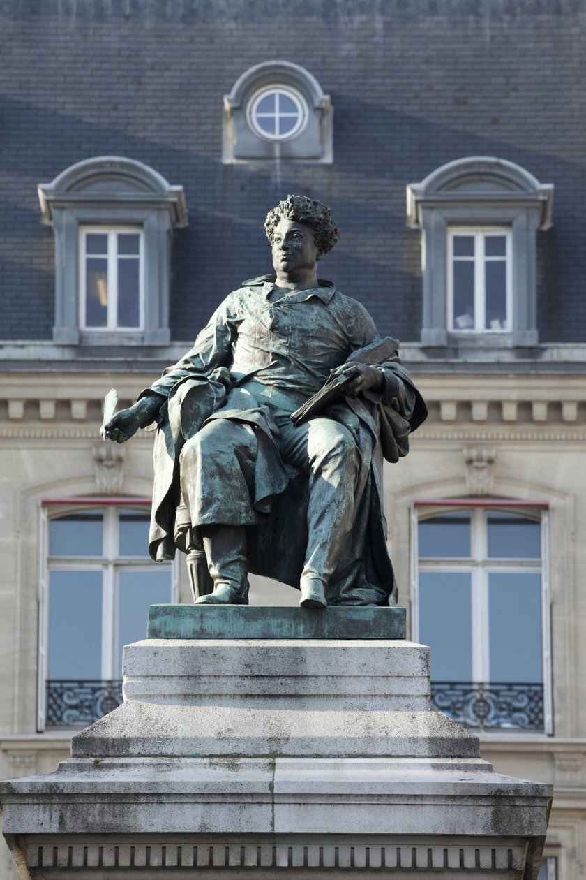 Estatua de Alexandre Dumas (1802-1870), escritor francés, autor de Los Tres Mosqueteros y El Conde de Montecristo (Monte Cristo), escultura de bronce por Gustave Doré (1832-1883). Fotografía, KIM Youngtae, París. de Gustave Dore