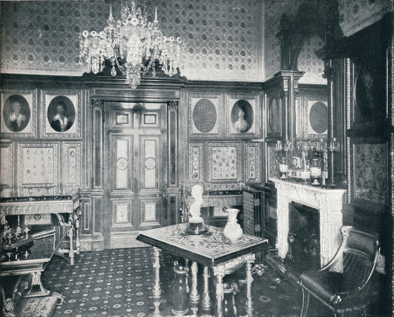 La Cámara de Audiencias Privadas de la Reina en el Castillo de Windsor, c1899, 1901 de HN King