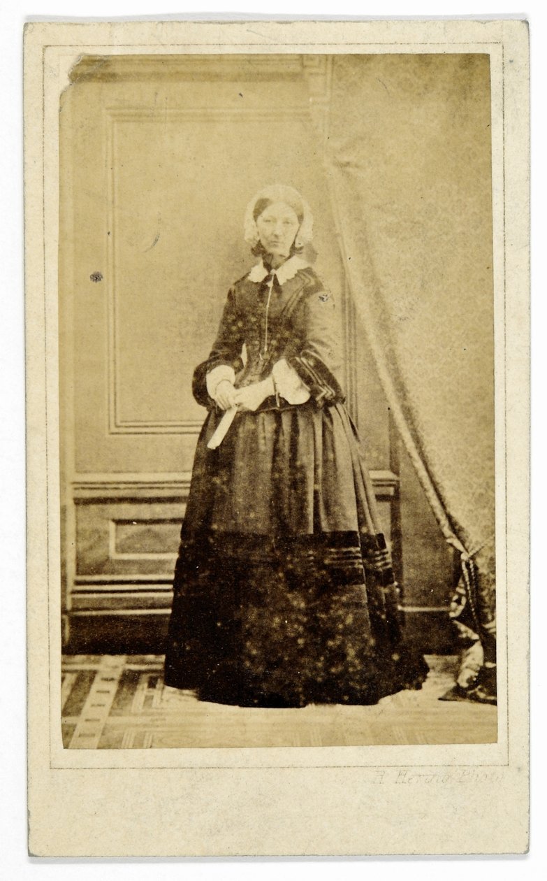 Carte-de-visite de Florence Nightingale, c.1858 (foto en blanco y negro) de H. Hering