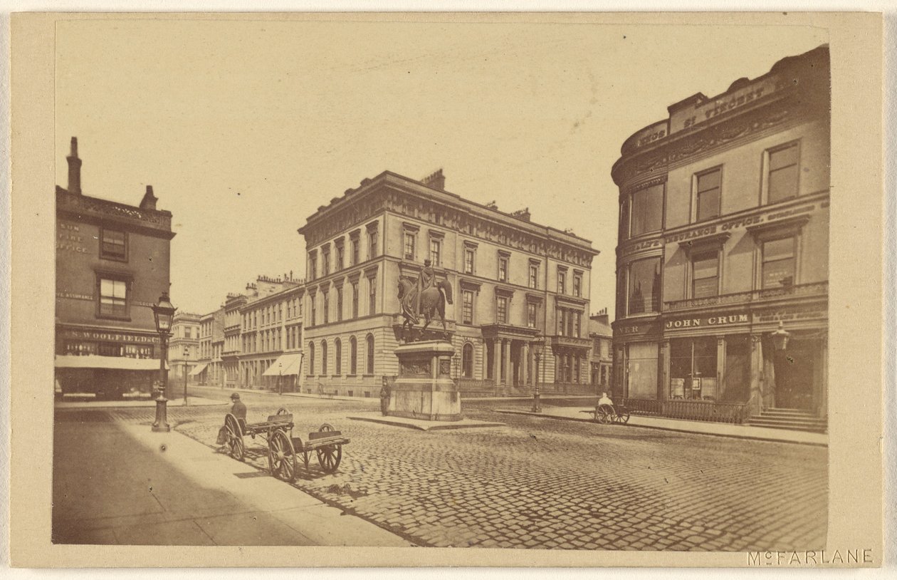 Estatua de la Reina y Club House, Glasgow. de H. Macfarlane