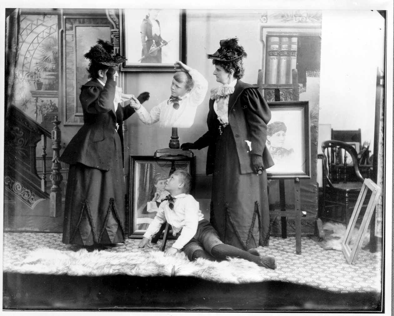 Exposición múltiple de Hannah Hatherly Maynard y su nieto Maynard McDonald, c.1893 de Hannah Maynard