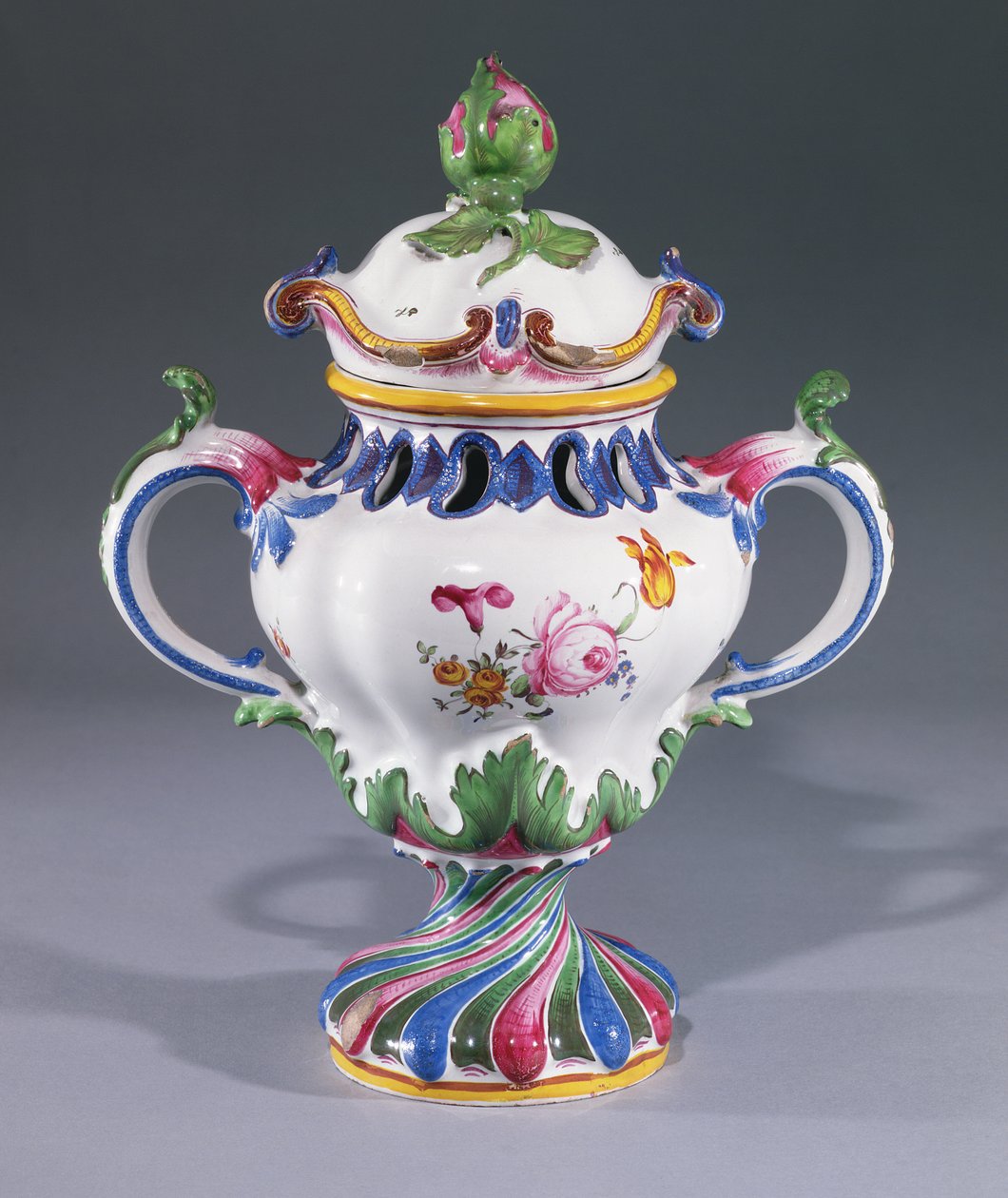 Jarrón de pot-pourri, hecho en Estrasburgo, c.1754-60 de Hannong Family