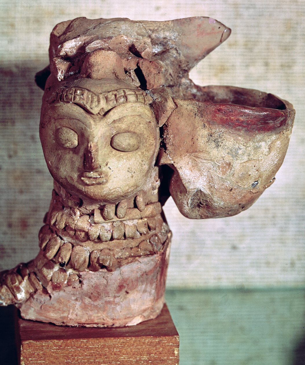 Lámpara en forma de cabeza femenina, de Mohenjo-Daro, Valle del Indo, Pakistán, 3000-1500 a.C. de Harappan