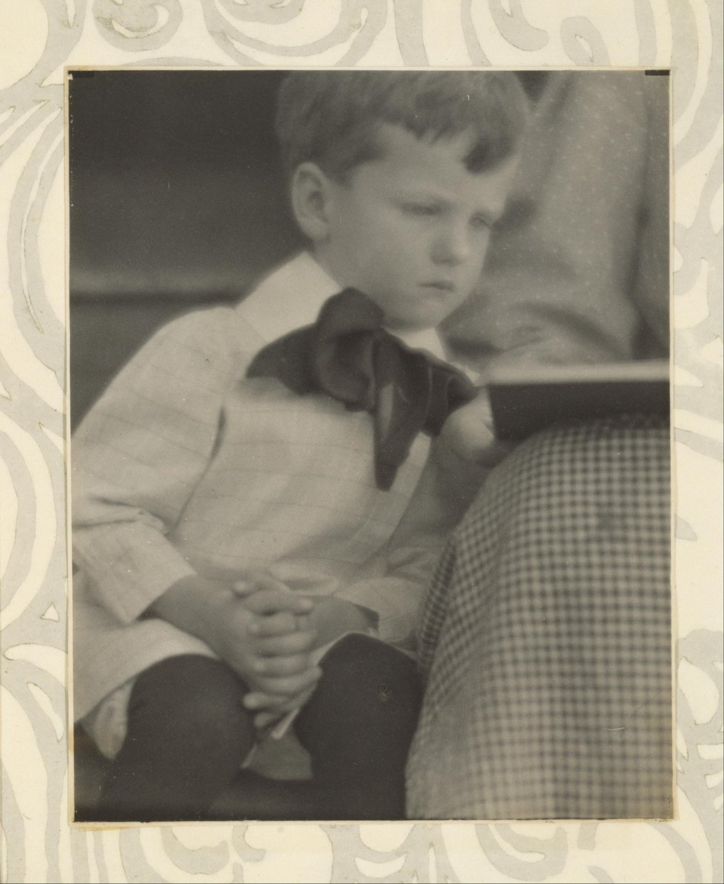 Joven con pajarita de Harry C. Rubincam