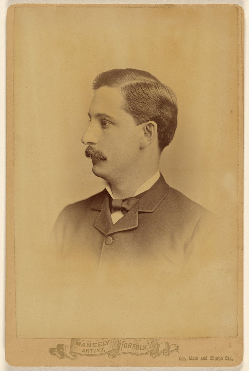 [Hombre no identificado con bigote, de perfil] de Harry F. Maneeley