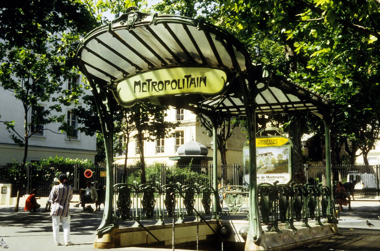 Estación de metro Abbesses en París, Francia de Hector Guimard