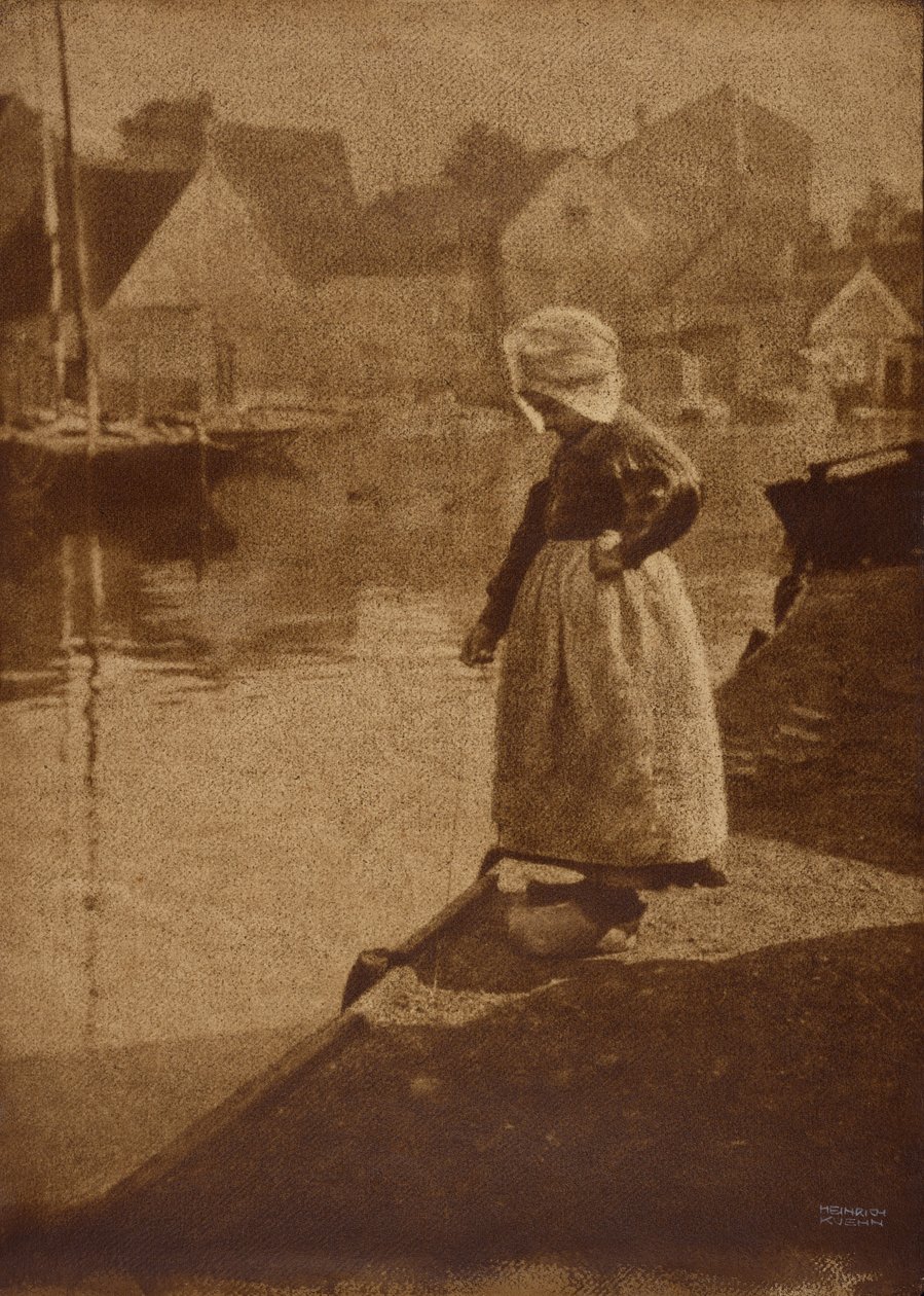 Chica holandesa en un paisaje de Heinrich Kuhn