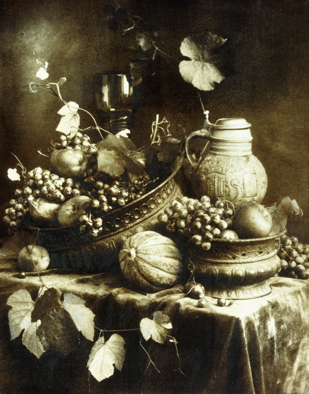 Naturaleza muerta con frutas y cerámica, c.1900 de Heinrich Kuhn
