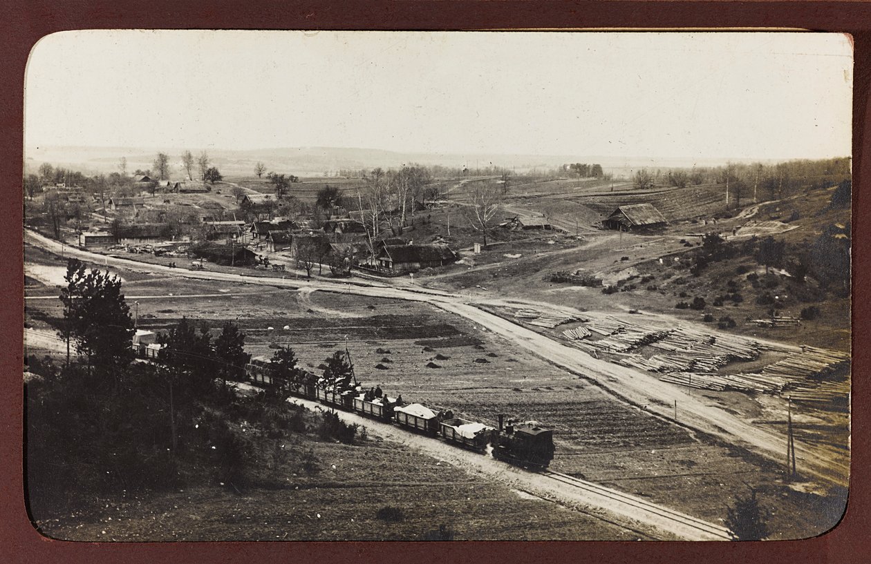 Primera Guerra Mundial: Ucrania en los años 1914-1916 durante la invasión del ejército alemán. Tren de carga de Heldenfriedhof Dsessentniki (attr. to)